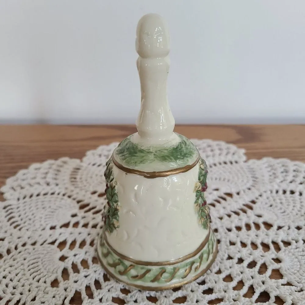 Porcelain Ceramic Christmas Holiday Wreath Bell Hand Bell Gold Accents Vintage